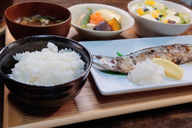 2.血液をサラサラに保つ「青魚」と「大豆」